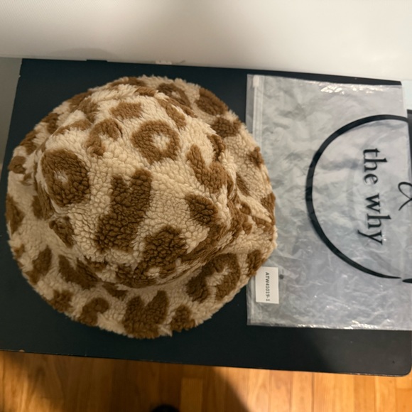 Bucket Hat Leopard Print Sherpa women’s small. - Picture 2 of 6